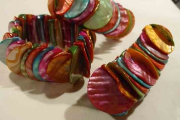 Muschelteile, Armband,  Halbrund bunt