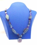 Edelsteinkette Fluorit, W�rfen und Rohsteinen